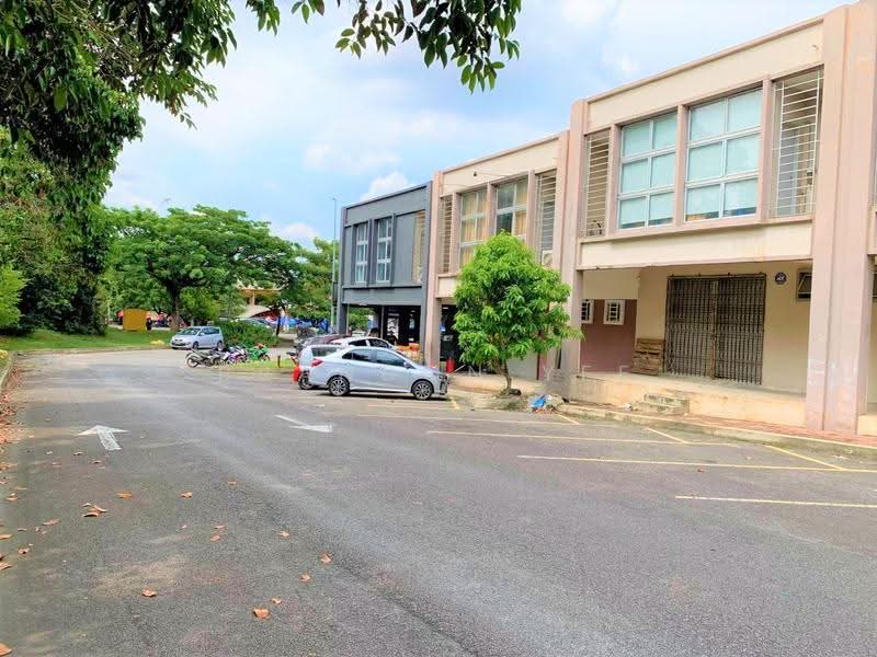Shop for Rent in Bandar Putra Permai (Seri Kembangan) - Brandon Yee - Exterior - PropertyGuru.com.my