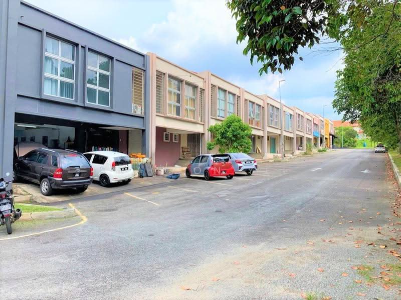 Shop for Rent in Bandar Putra Permai (Seri Kembangan) - Brandon Yee - Exterior - PropertyGuru.com.my