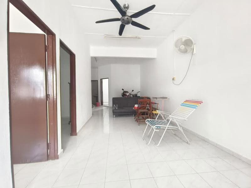 1-storey Terraced House for Sale in Taman Universiti (Skudai) - Iden Tan - Living Room - PropertyGuru.com.my