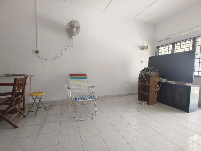1-storey Terraced House for Sale in Taman Universiti (Skudai) - Iden Tan - Living Room - PropertyGuru.com.my