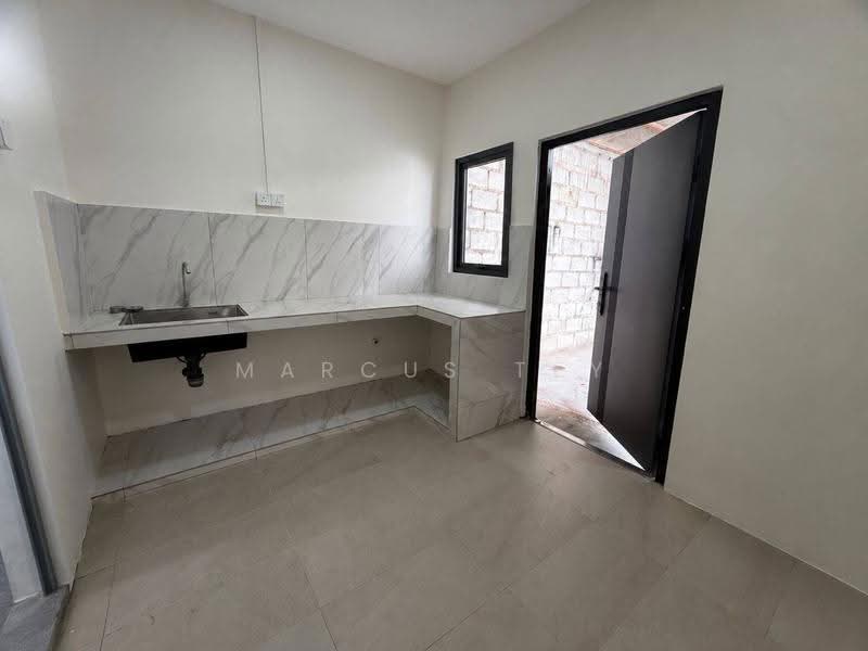 2-storey Terraced House for Sale in Taman Gunung Pulai (Kulai) - Marcus Tey - Kitchen - PropertyGuru.com.my