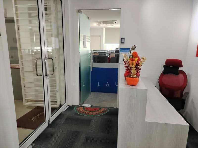 Kedai / Pejabat untuk Dijual di Puchong (Selangor) - HL Lau - Entrance - PropertyGuru.com.my