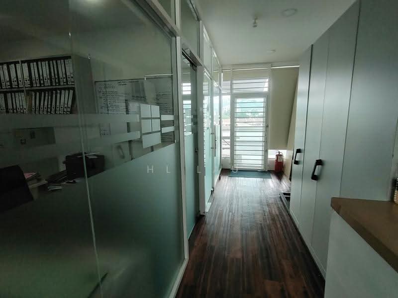 Kedai / Pejabat untuk Dijual di Puchong (Selangor) - HL Lau - Corridor - PropertyGuru.com.my