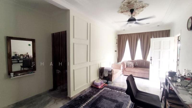 1-storey Terraced House for Sale in Banting (Selangor) - Shahidan Ismail - Living Room - PropertyGuru.com.my