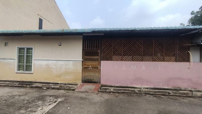 1-storey Terraced House for Sale in Banting (Selangor) - Shahidan Ismail - Exterior - PropertyGuru.com.my