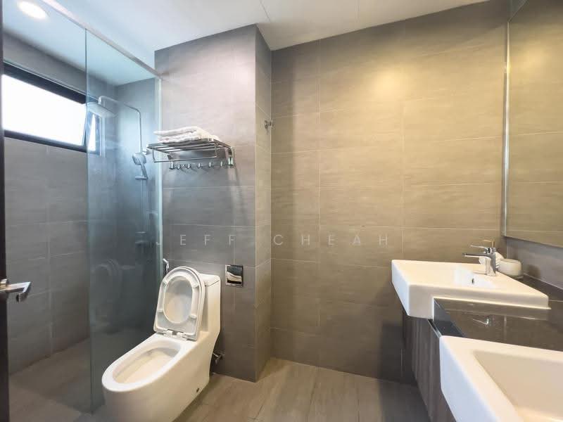 Kediaman Servis untuk Dijual di Tropical Villa - Jeff Cheah - Bathroom - PropertyGuru.com.my