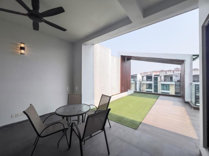 Kediaman Servis untuk Dijual di Tropical Villa - Jeff Cheah - Balcony - PropertyGuru.com.my