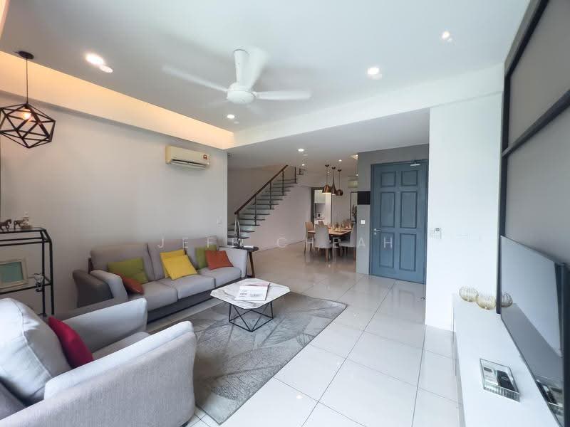 Kediaman Servis untuk Dijual di Tropical Villa - Jeff Cheah - Living Room - PropertyGuru.com.my