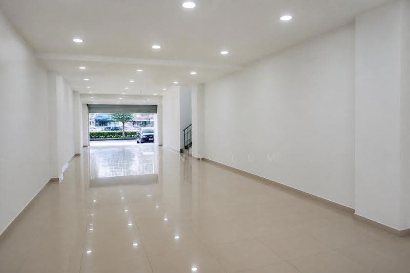 Shop for Sale in SS15 (Subang Jaya) - Vanny Lum - Entrance - PropertyGuru.com.my