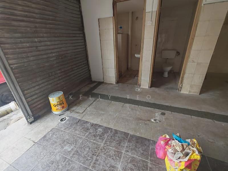Shop for Rent in Pandamaran (Klang) - Kelly Teo - Bathroom - PropertyGuru.com.my