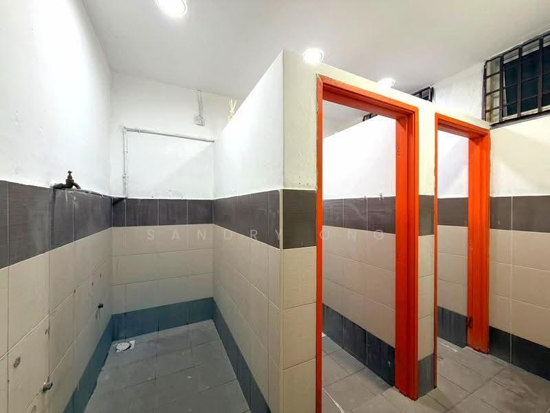 Shop for Rent in Taman Impian Emas (Skudai) - Sandry Ong - Bathroom - PropertyGuru.com.my