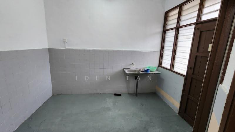 1-storey Terraced House for Sale in Taman Johor Jaya (Johor Bahru) - Iden Tan - Kitchen - PropertyGuru.com.my