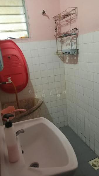 1-storey Terraced House for Sale in Taman Kajang Ria (Kajang) - Steven Yong - Bathroom - PropertyGuru.com.my