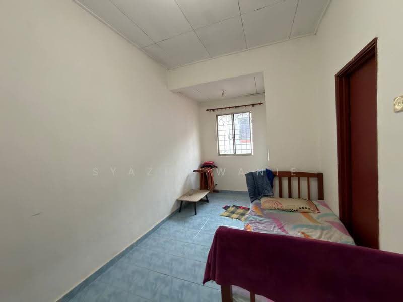 2-storey Terraced House for Sale in Bandar Bukit Mahkota (Bangi) - Syazue Wanie - Bedroom - PropertyGuru.com.my