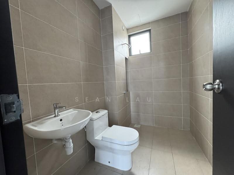Kediaman Servis untuk Disewa di RESIDENSI IDAMAN RIA - Sean Lau - Bathroom - PropertyGuru.com.my