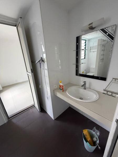 Kondominium untuk Disewa di The Straits View Condominium - Khoo . - Bathroom - PropertyGuru.com.my