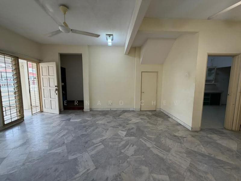 Rumah Teres untuk Dijual di Kampung Sungai Nibong (Bayan Lepas) - Bernard Chew - Living Room - PropertyGuru.com.my