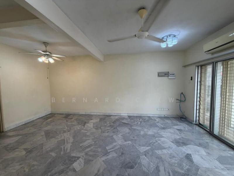 Rumah Teres untuk Dijual di Kampung Sungai Nibong (Bayan Lepas) - Bernard Chew - Living Room - PropertyGuru.com.my