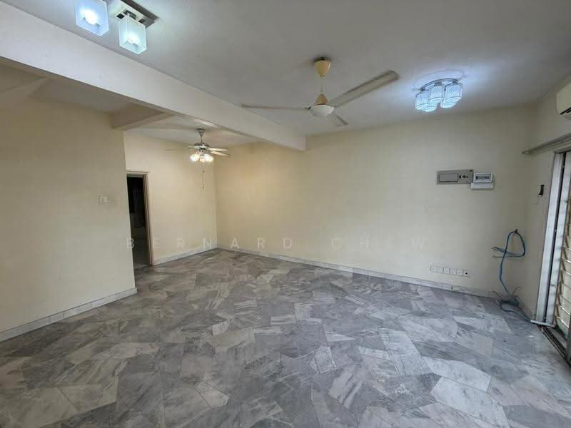 Rumah Teres untuk Dijual di Kampung Sungai Nibong (Bayan Lepas) - Bernard Chew - Living Room - PropertyGuru.com.my