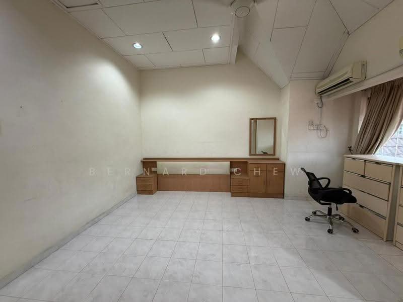 Rumah Teres untuk Dijual di Kampung Sungai Nibong (Bayan Lepas) - Bernard Chew - Bedroom - PropertyGuru.com.my