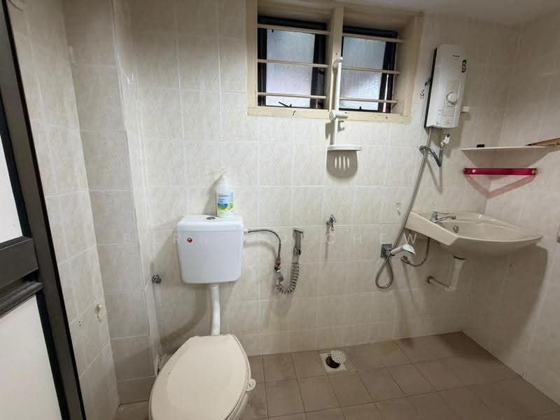 Rumah Teres untuk Dijual di Kampung Sungai Nibong (Bayan Lepas) - Bernard Chew - Bathroom - PropertyGuru.com.my