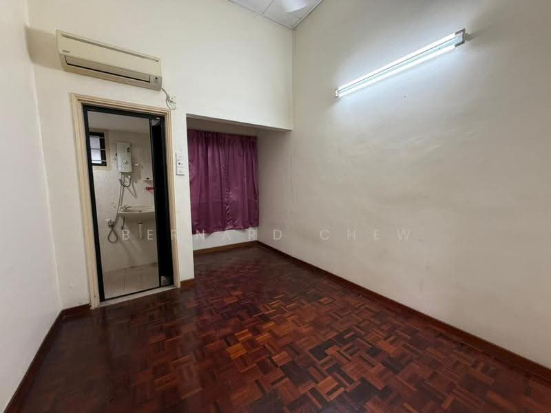 Rumah Teres untuk Dijual di Kampung Sungai Nibong (Bayan Lepas) - Bernard Chew - Bathroom - PropertyGuru.com.my