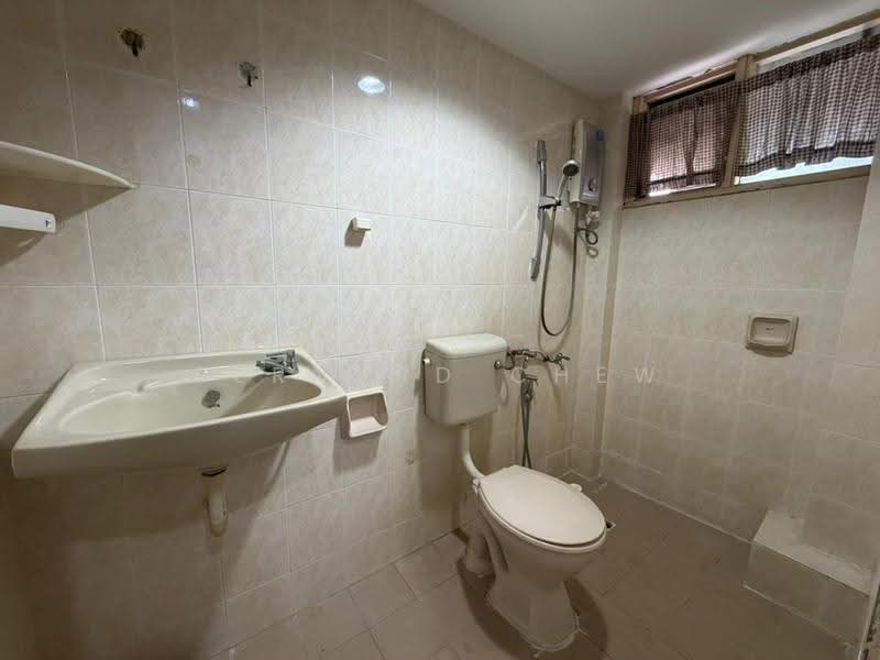 Rumah Teres untuk Dijual di Kampung Sungai Nibong (Bayan Lepas) - Bernard Chew - Bathroom - PropertyGuru.com.my