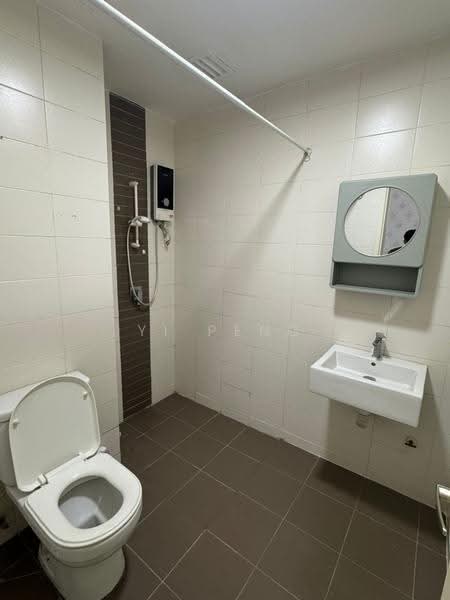 Kediaman Servis untuk Dijual di Boulevard 51 - Yi Peng - Bathroom - PropertyGuru.com.my
