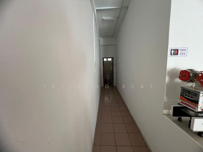 Shop for Rent in Ampang Mewah (Ampang) - Tey Beng Keat - Corridor - PropertyGuru.com.my
