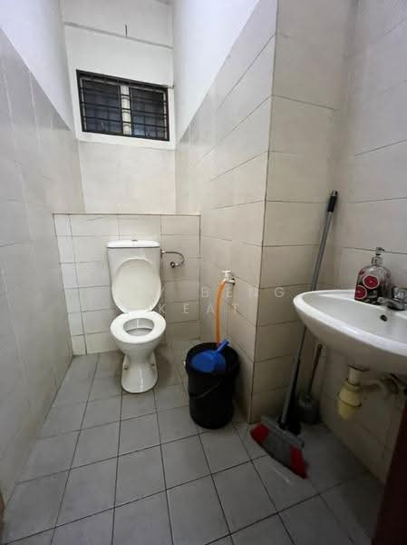 Shop for Rent in Ampang Mewah (Ampang) - Tey Beng Keat - Bathroom - PropertyGuru.com.my