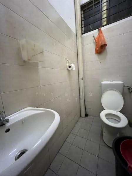 Shop for Rent in Ampang Mewah (Ampang) - Tey Beng Keat - Bathroom - PropertyGuru.com.my