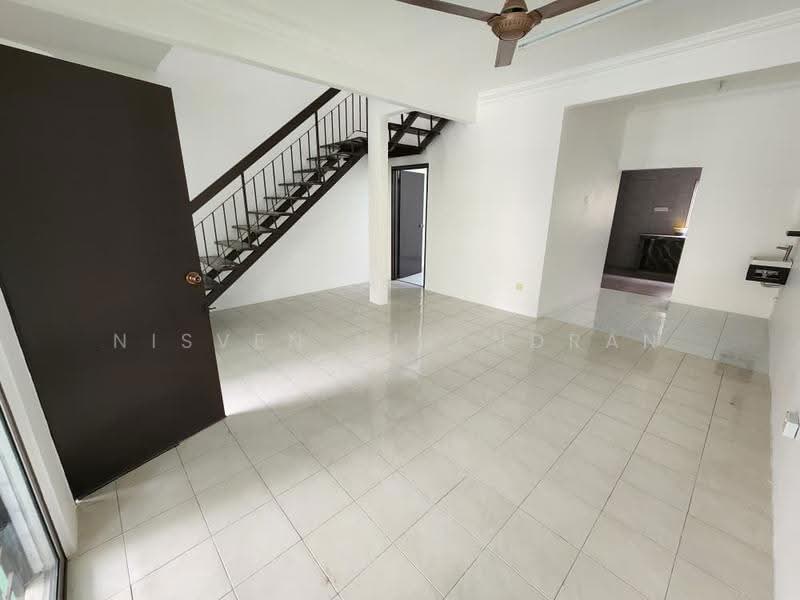Rumah Teres 2-Tingkat untuk Disewa di Bandar Saujana Putra (Tanjong Duabelas) - Nisven Vijendran - Living Room - PropertyGuru.com.my