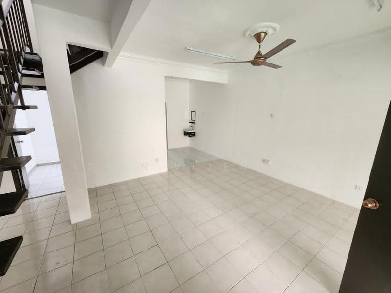 Rumah Teres 2-Tingkat untuk Disewa di Bandar Saujana Putra (Tanjong Duabelas) - Nisven Vijendran - Living Room - PropertyGuru.com.my