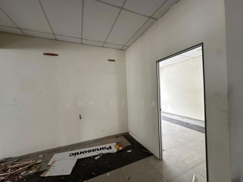 Shop for Rent in Taman Ungku Tun Aminah (Skudai) - Janice Teo - Interior - PropertyGuru.com.my