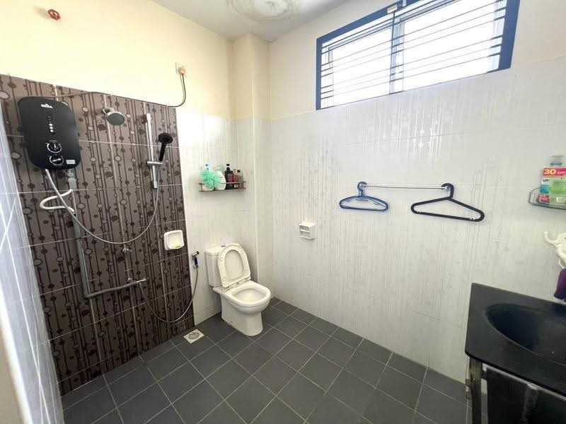 2-storey Terraced House for Sale in Taman Mutiara Rini (Skudai) - Tom Chiew - Bathroom - PropertyGuru.com.my