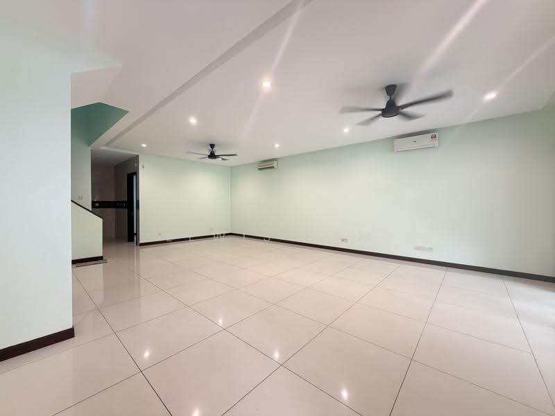 Rumah Teres 2-Tingkat untuk Dijual di Puchong (Selangor) - Lewis Tam - Living Room - PropertyGuru.com.my