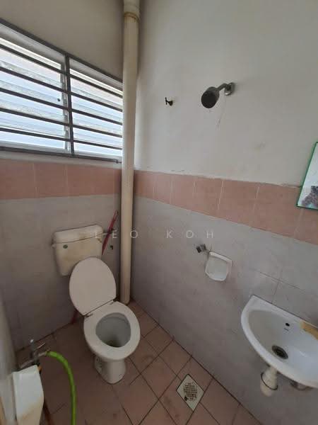 2-storey Terraced House for Rent in Bandar Putra Permai (Seri Kembangan) - Leo Koh - Bathroom - PropertyGuru.com.my