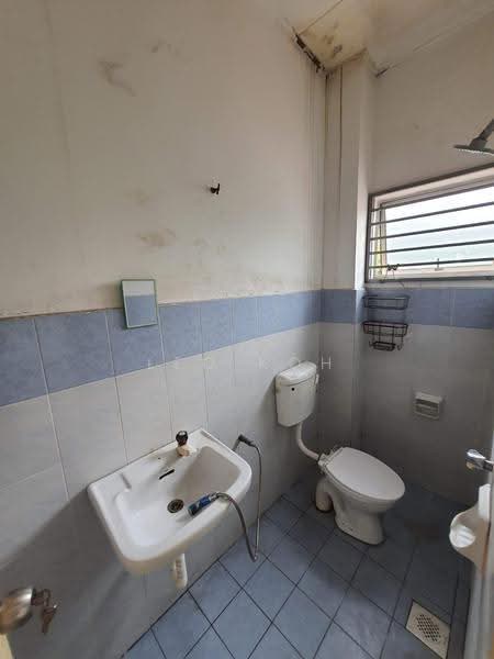 2-storey Terraced House for Rent in Bandar Putra Permai (Seri Kembangan) - Leo Koh - Bathroom - PropertyGuru.com.my