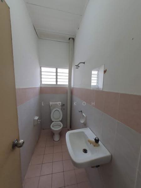 2-storey Terraced House for Rent in Bandar Putra Permai (Seri Kembangan) - Leo Koh - Bathroom - PropertyGuru.com.my
