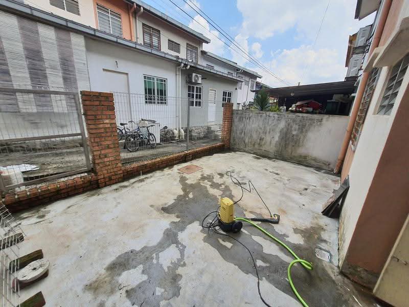 2-storey Terraced House for Rent in Bandar Putra Permai (Seri Kembangan) - Leo Koh - Exterior - PropertyGuru.com.my