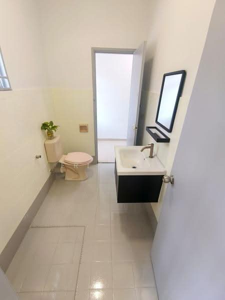 Rumah Teres 2-Tingkat untuk Dijual di Taman Meranti Jaya (Puchong) - Eric Foo - Bathroom - PropertyGuru.com.my
