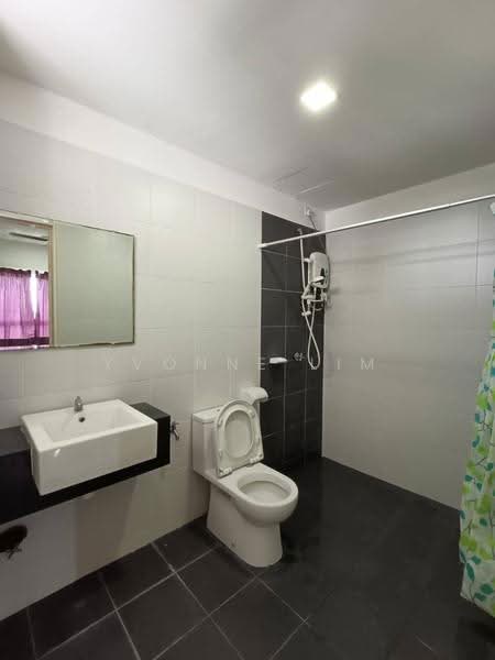 Pangsapuri untuk Dijual di Idaman Residence - Yvonne Lim - Bathroom - PropertyGuru.com.my