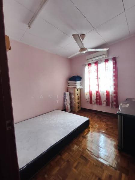 Rumah Teres untuk Dijual di Bandar Putra Permai (Seri Kembangan) - Janice CC Tan - Bedroom - PropertyGuru.com.my