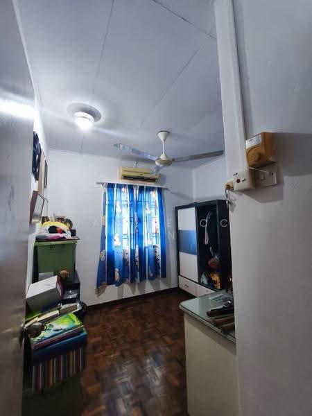 Rumah Teres untuk Dijual di Bandar Putra Permai (Seri Kembangan) - Janice CC Tan - Bedroom - PropertyGuru.com.my