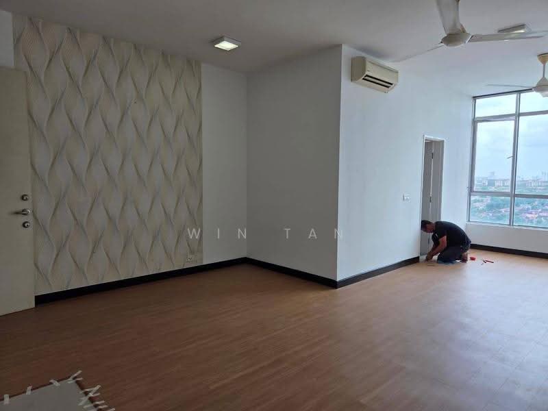 Kediaman Servis untuk Dijual di Greenfield Regency - Win Tan - Living Room - PropertyGuru.com.my