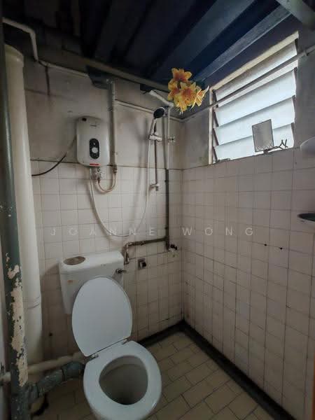 Rumah Flat untuk Dijual di Flat PKNS Seksyen 8 - Joanne Wong - Bathroom - PropertyGuru.com.my