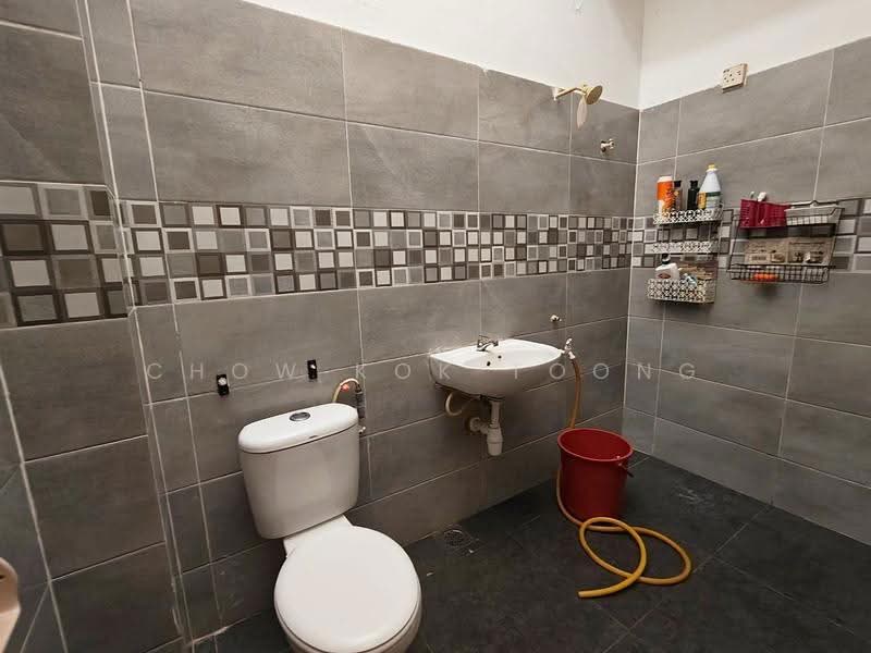 Rumah Teres 2-Tingkat untuk Dijual di BANDAR PUCHONG JAYA (Puchong) - Chow Kok Toong - Bathroom - PropertyGuru.com.my