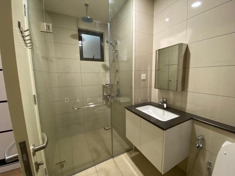Kediaman Servis untuk Dijual di The Park Sky Residence - Daphne Lim - Bathroom - PropertyGuru.com.my