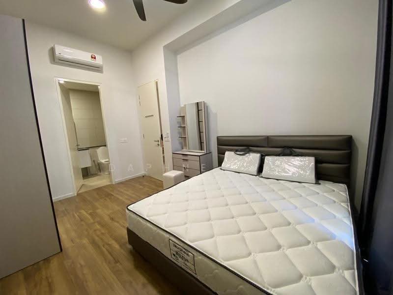 Kediaman Servis untuk Dijual di The Park Sky Residence - Daphne Lim - Bedroom - PropertyGuru.com.my
