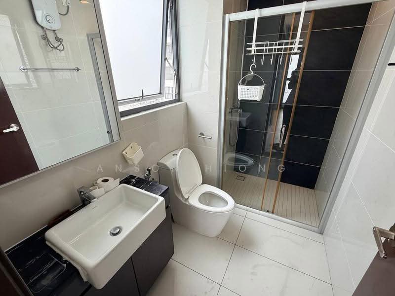 Condominium for Rent at Kings Bay @ Country Garden Danga Bay - Anson Hiong - Bathroom - PropertyGuru.com.my